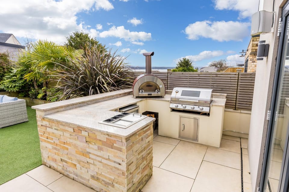 Luxury 5 bedroom House-Large Swim Spa & Sea Views! Hosted by Amar Luxury Stays House in Poole
