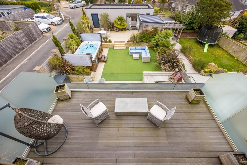 Luxury 5 bedroom House-Large Swim Spa & Sea Views! Hosted by Amar Luxury Stays House in Poole