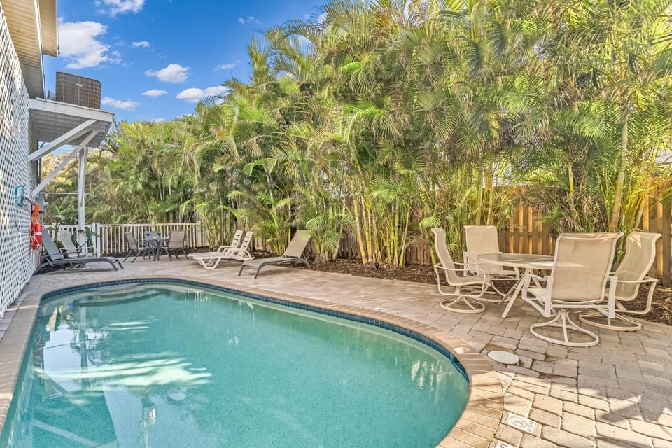 Beachside Haven - 650C House in Siesta Beach