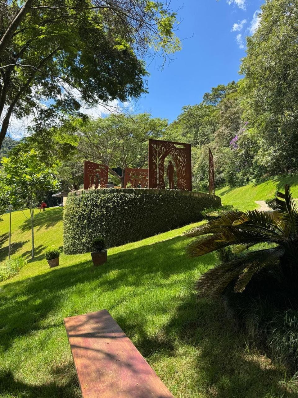 Garden, fireplace