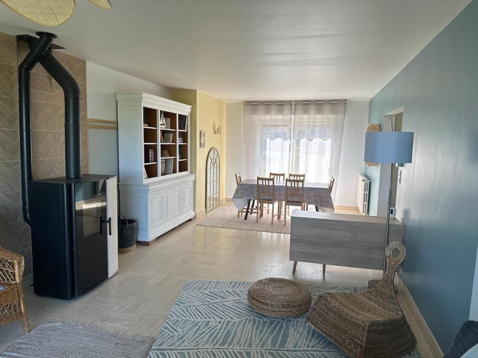 Living room, Dining area