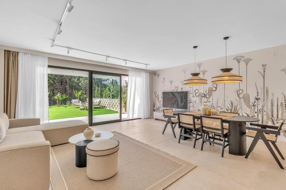 TV and multimedia, Living room, Seating area, Dining area, Evening entertainment