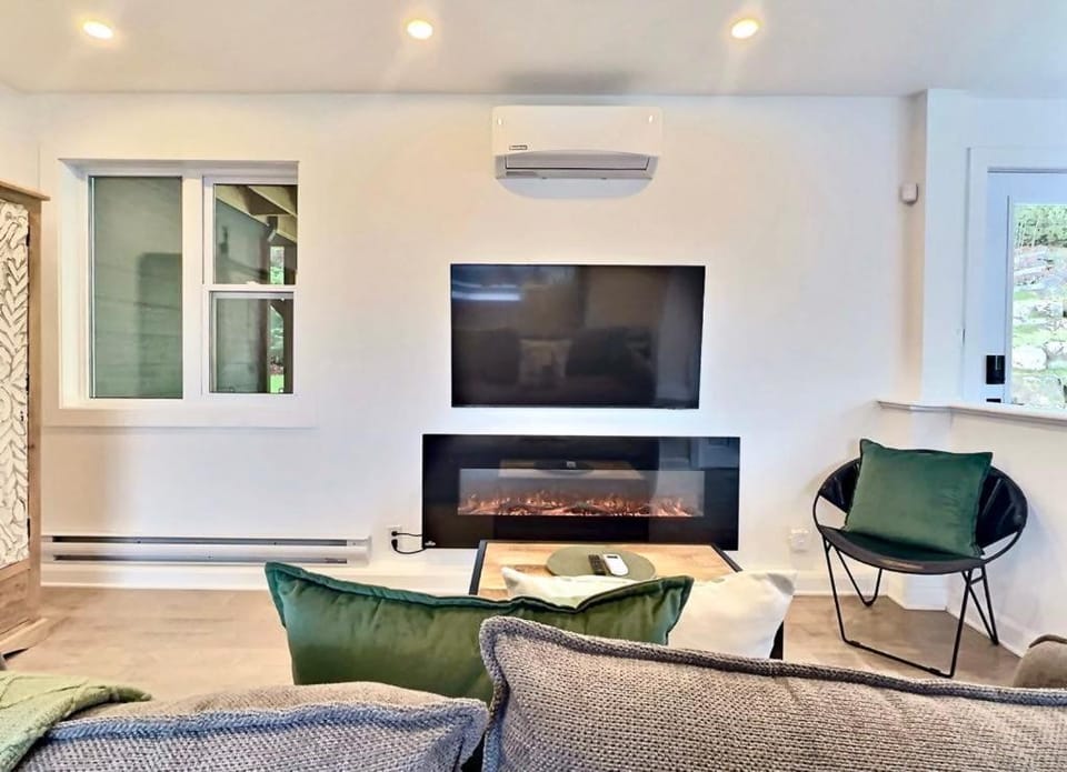 Living room, Seating area, fireplace
