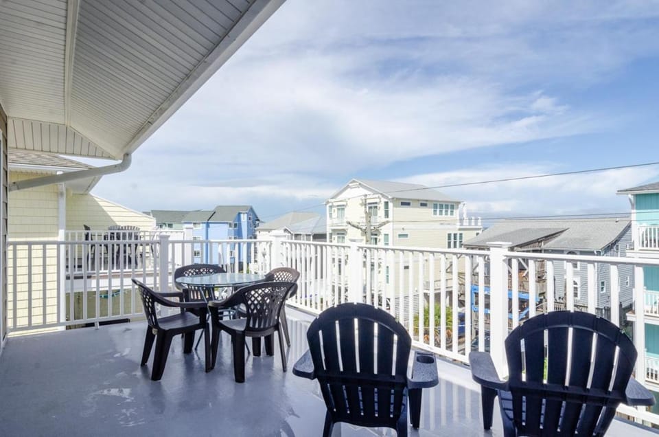Zwolak by Bryant Real Estate House in Carolina Beach