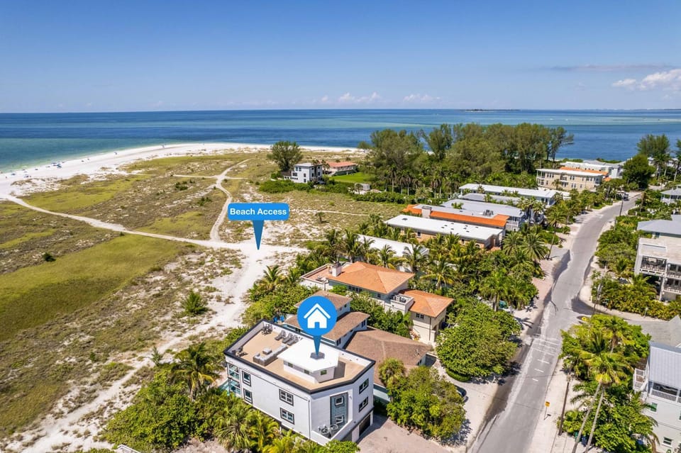 Bean Point Retreat by SeaBreeze Vacation House in Anna Maria Island