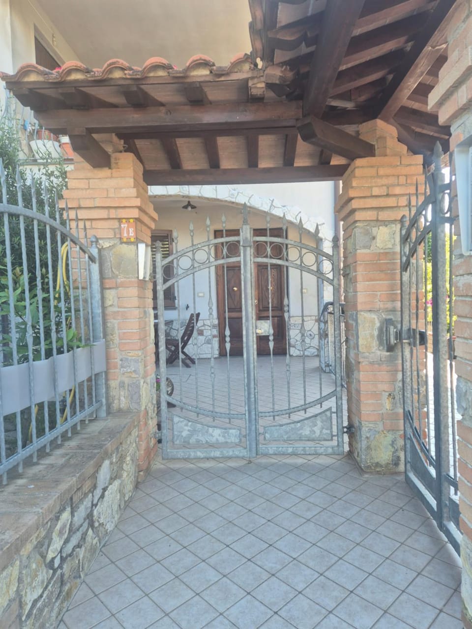 Facade/entrance