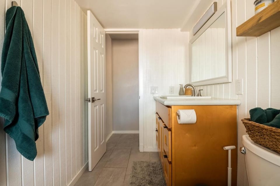 Bathroom, towels