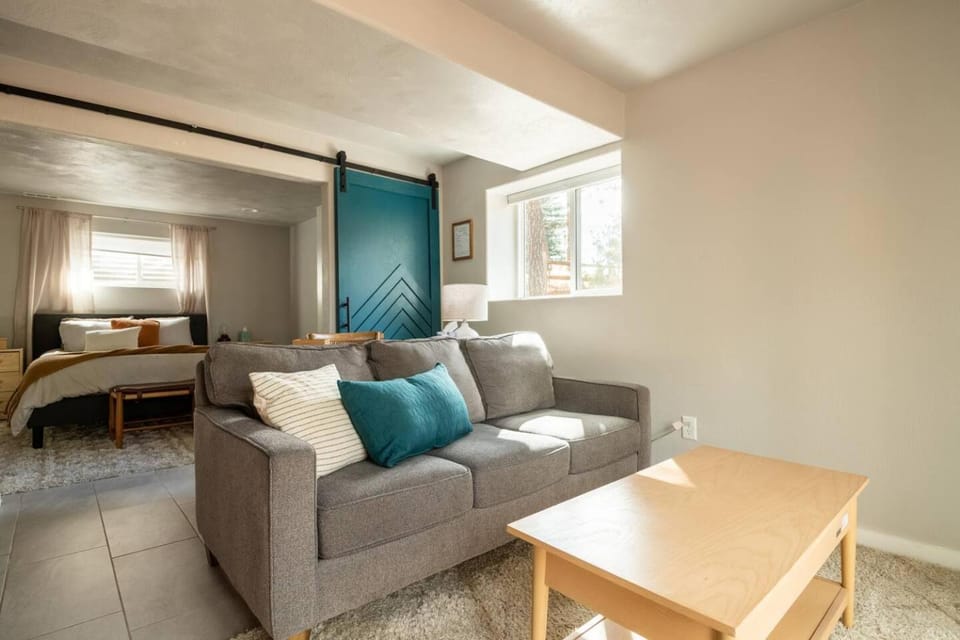 Living room, Photo of the whole room, Seating area, Bedroom