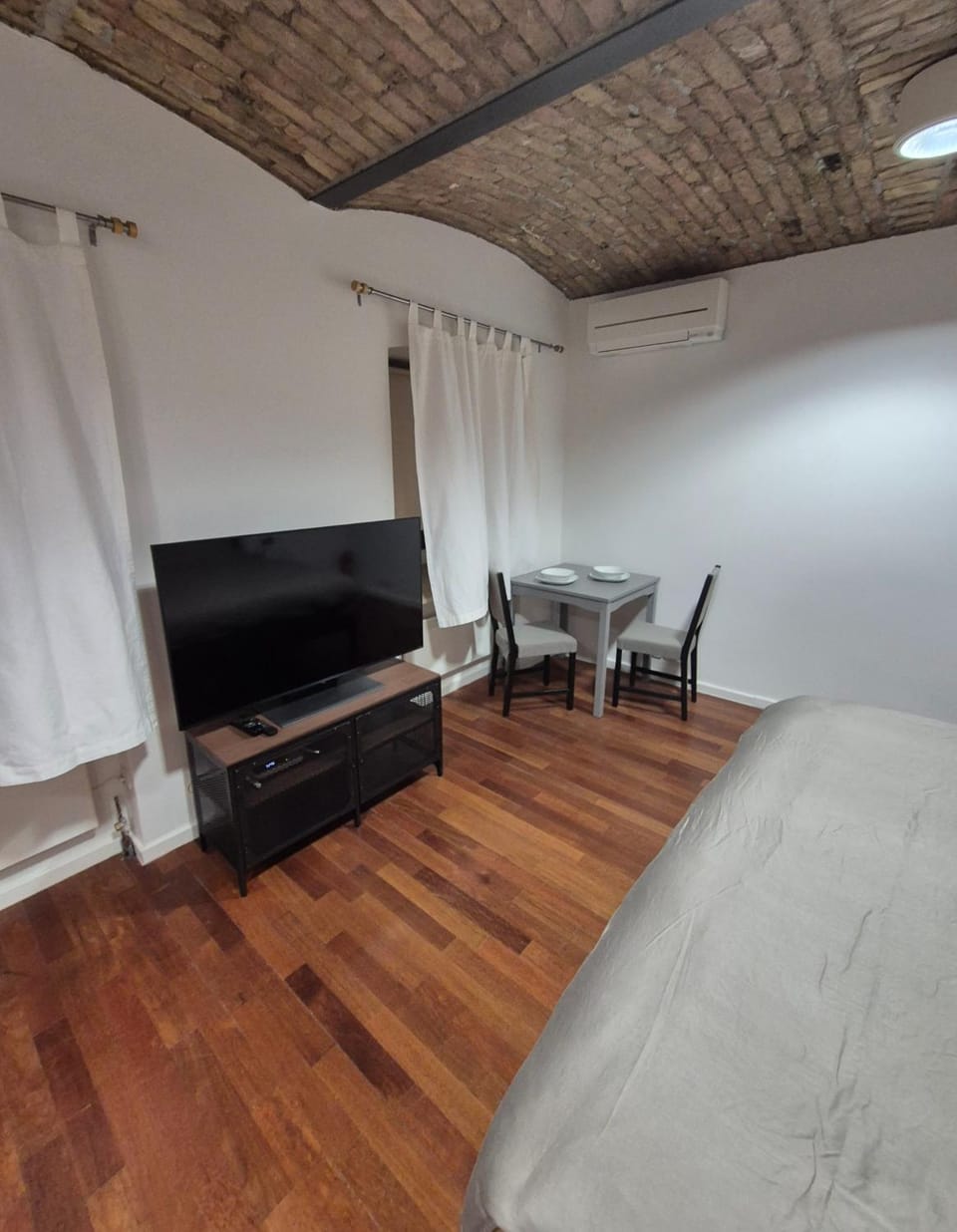 TV and multimedia, Seating area