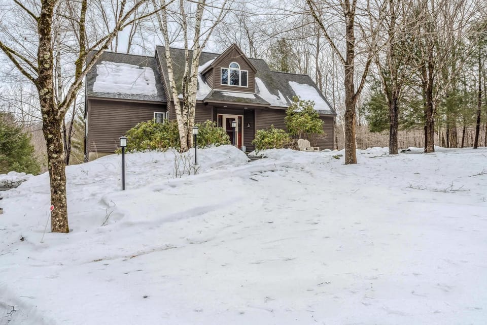 Walk to Club Game Room - Whitman Brook Overlook House in Quechee