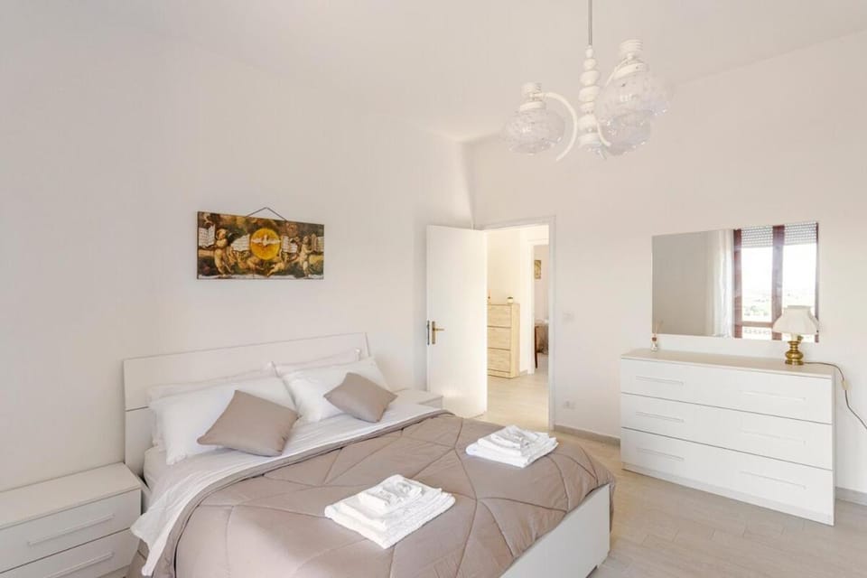 Bed, Photo of the whole room, Bedroom, towels, wardrobe