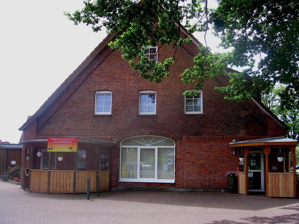 Facade/entrance