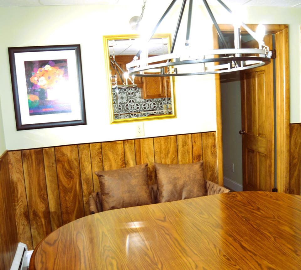 Grand Red - six-bedroom apartments near the UND campus Apartment in Grand Forks