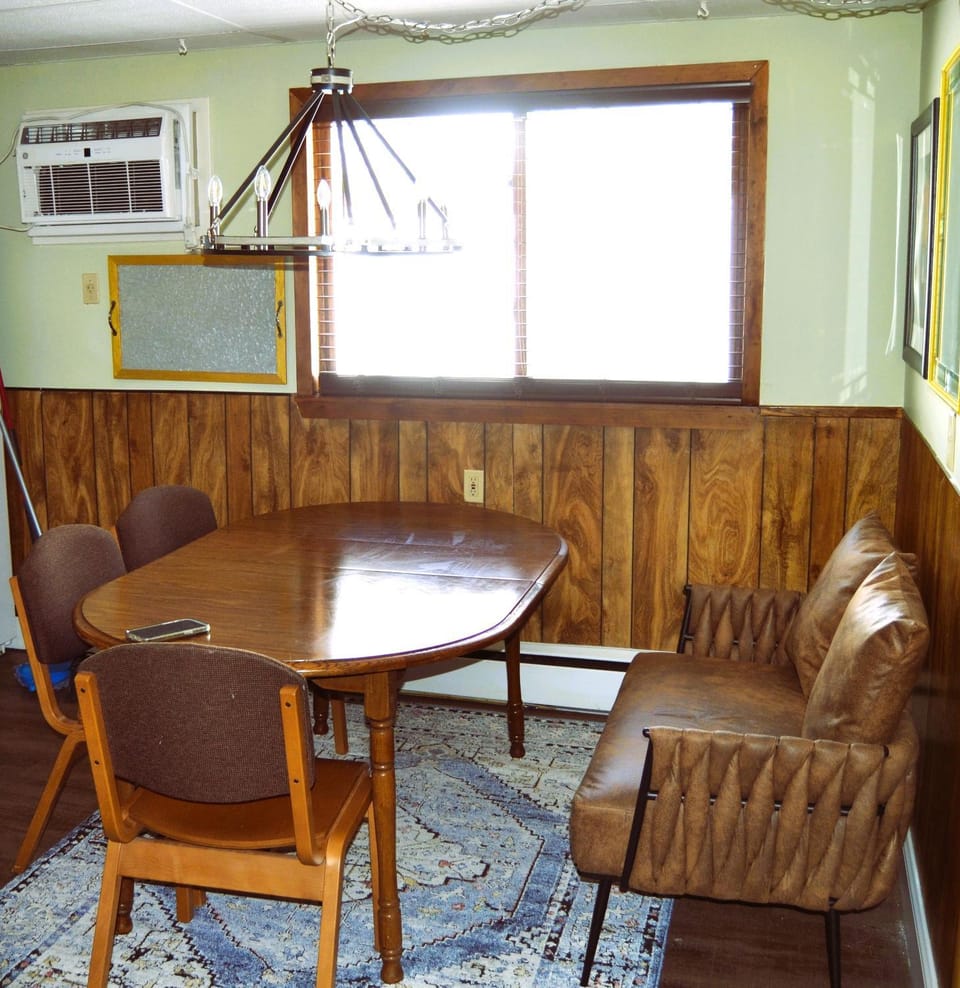 Grand Red - six-bedroom apartments near the UND campus Apartment in Grand Forks
