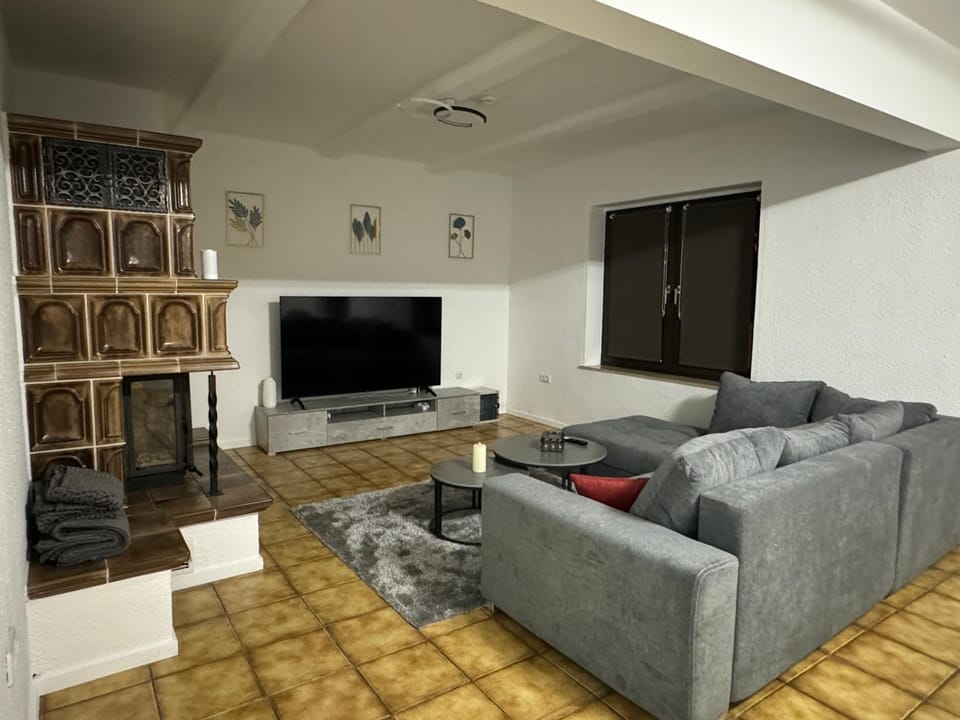Communal lounge/ TV room, TV and multimedia, Living room
