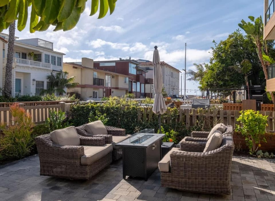 Patio, Day, Garden, Seating area, Garden view