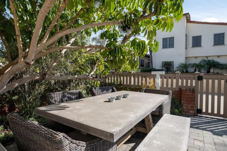 Patio, Day, Garden, Dining area, Garden view