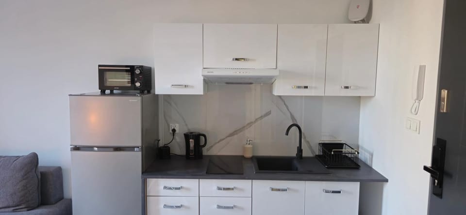 Kitchen or kitchenette, oven, stove