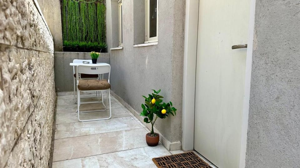 Beauty studio next toParisSquare Apartment in Haifa