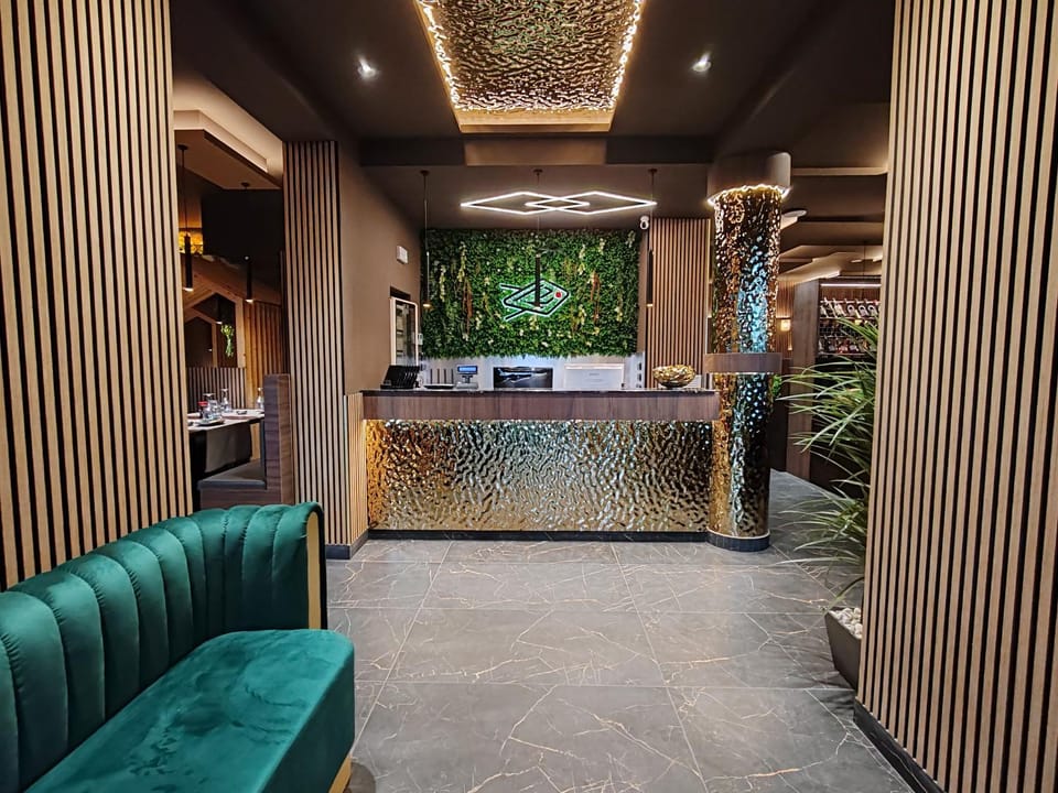Restaurant/places to eat, Lobby or reception