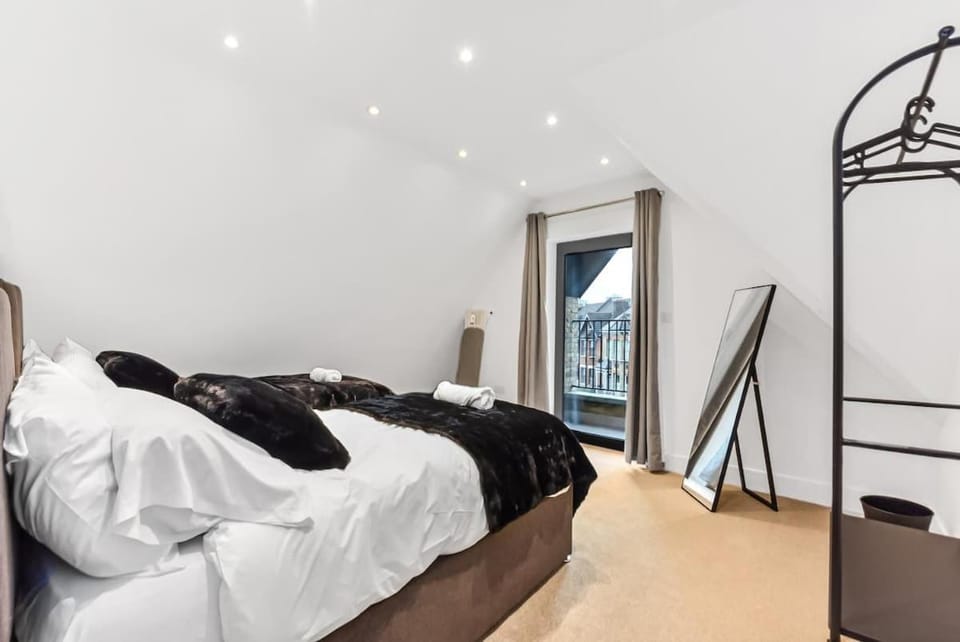 JD Apartments 2 BR Apartment in Croydon