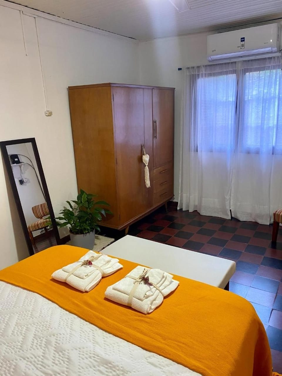 Photo of the whole room, Bedroom