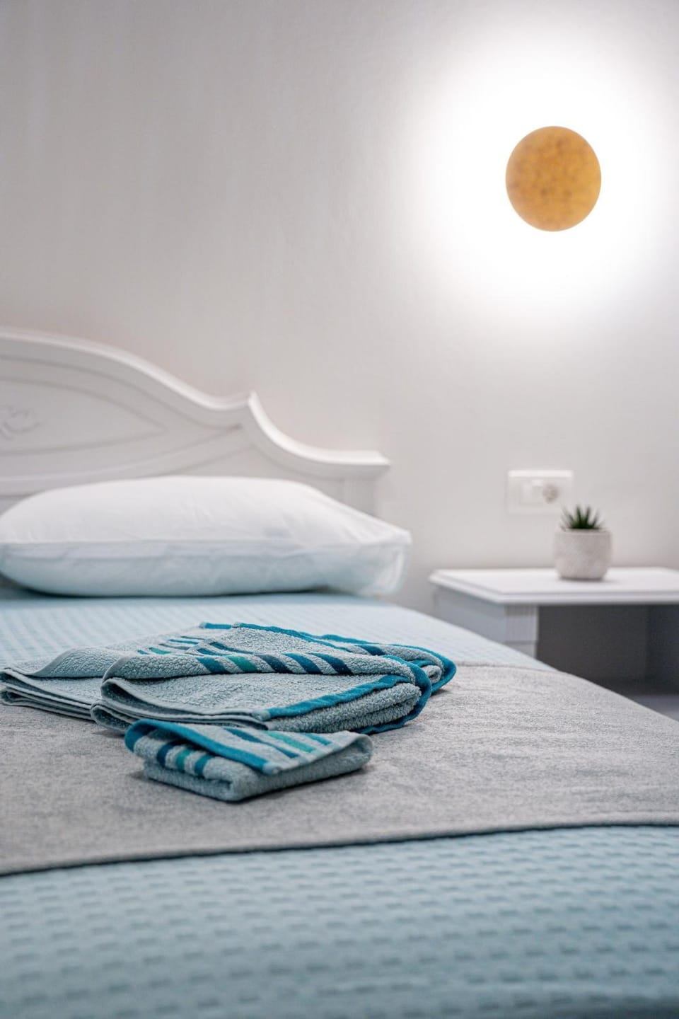 Bedroom, towels