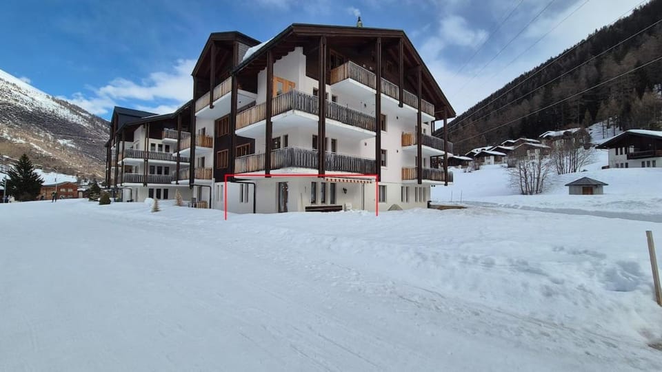 Property building, Day, Natural landscape, Winter, Mountain view