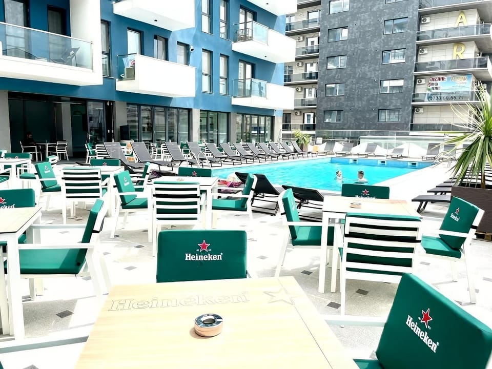 Swimming pool, sunbed