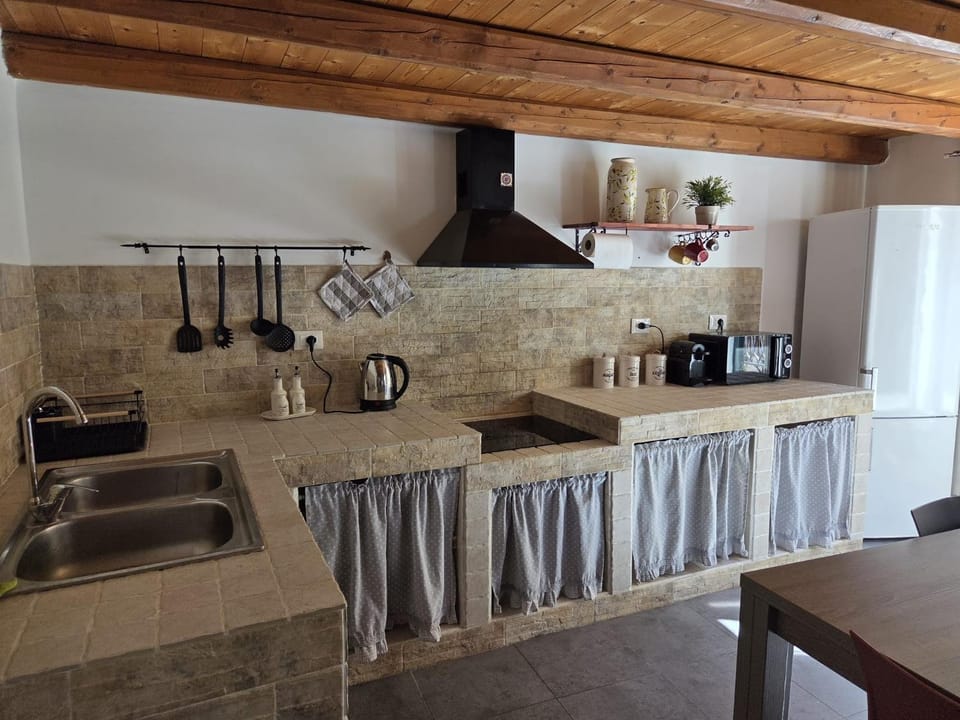 Kitchen or kitchenette, Living room, kitchen