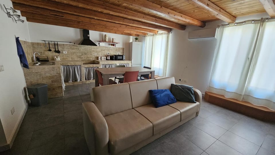 Kitchen or kitchenette, Living room, Seating area, Dining area, pet friendly