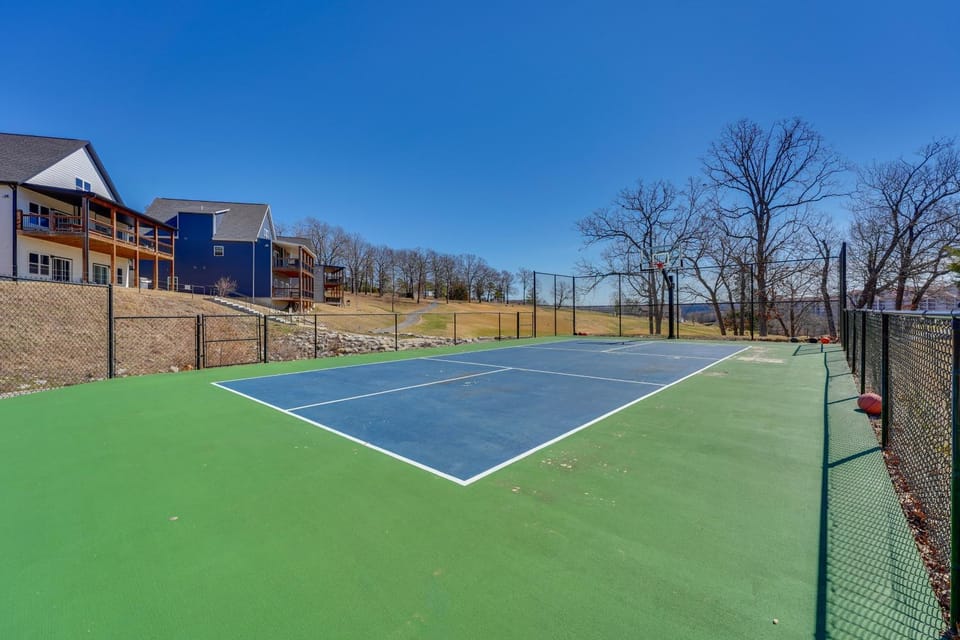 Walk to Branson Strip: Inviting Condo! House in Branson