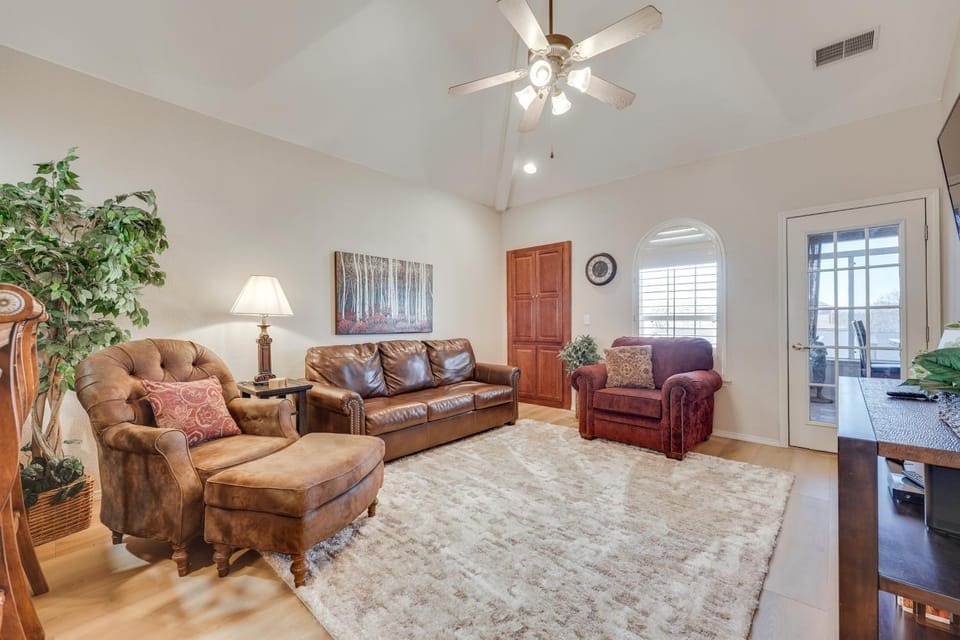 Walk to Branson Strip: Inviting Condo! House in Branson