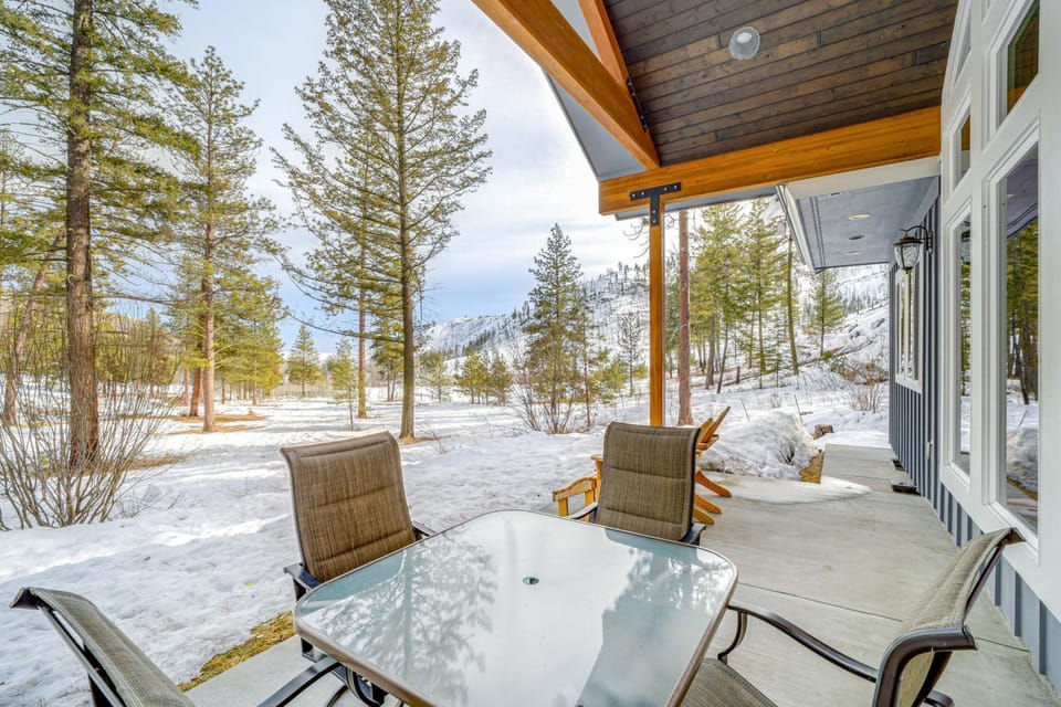 'Chelan Mountain Retreat' Chalet w/ Fire Pit! House in Washington