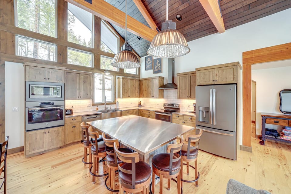 'Chelan Mountain Retreat' Chalet w/ Fire Pit! House in Washington