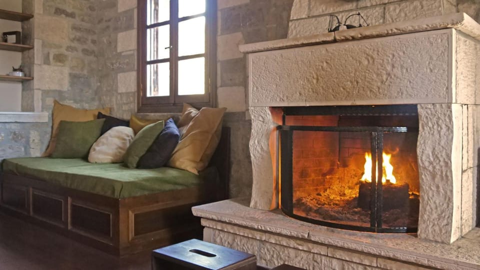 Bed, Living room, Seating area, fireplace