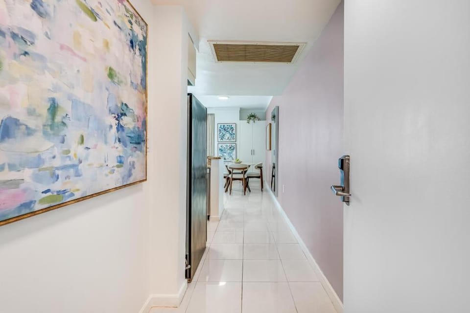 2 bedroom Bay View Beauty in Coconut Grove- Parking for 2 cars included! Apartment in Coconut Grove