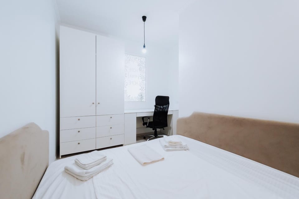Bed, Bedroom, towels, wardrobe