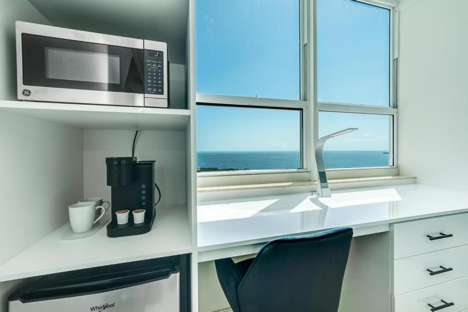 Coconut Grove Bayview unit Parking Included Hotel in Coconut Grove