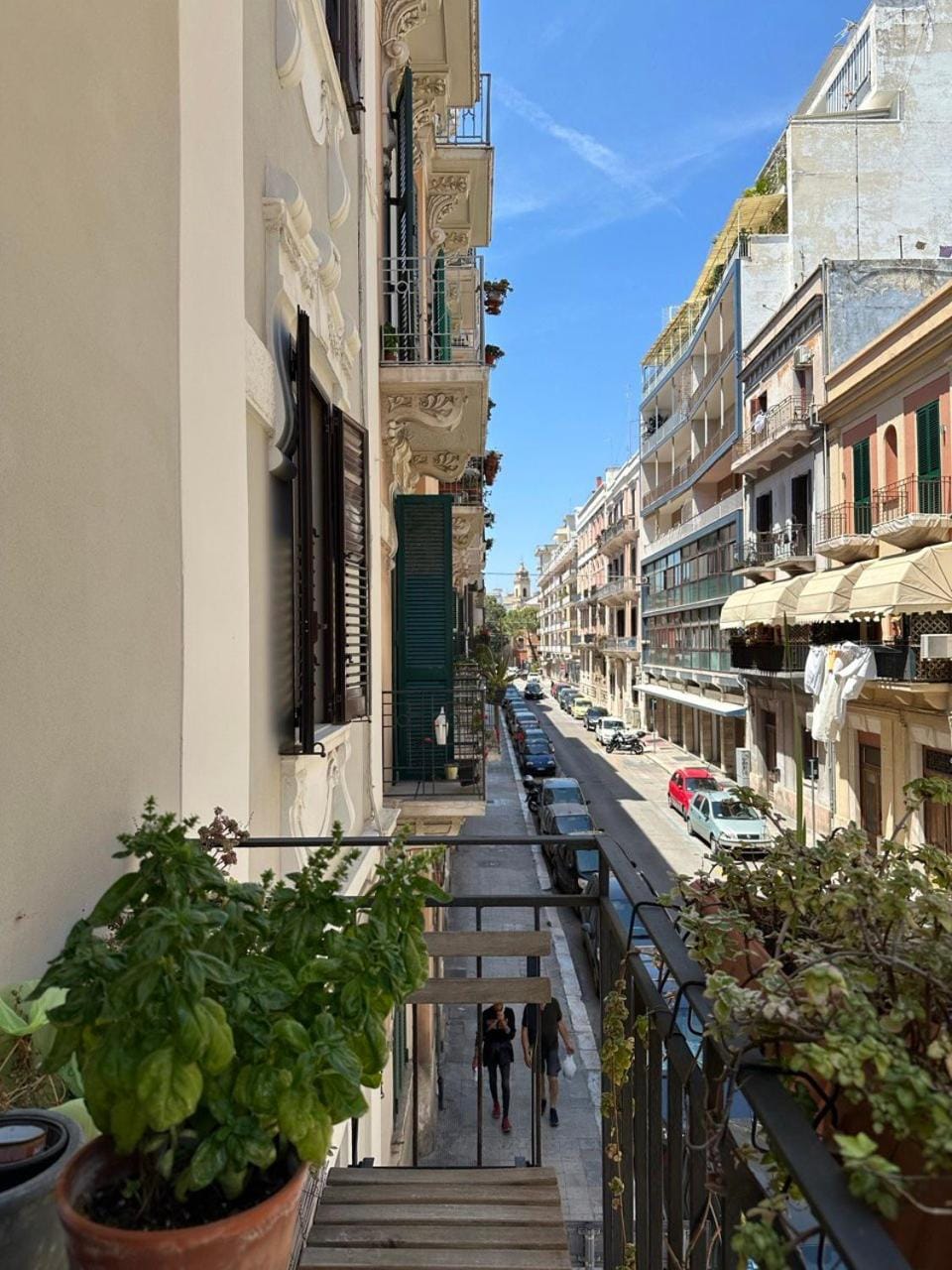 Property building, Day, Neighbourhood, Balcony/Terrace, City view