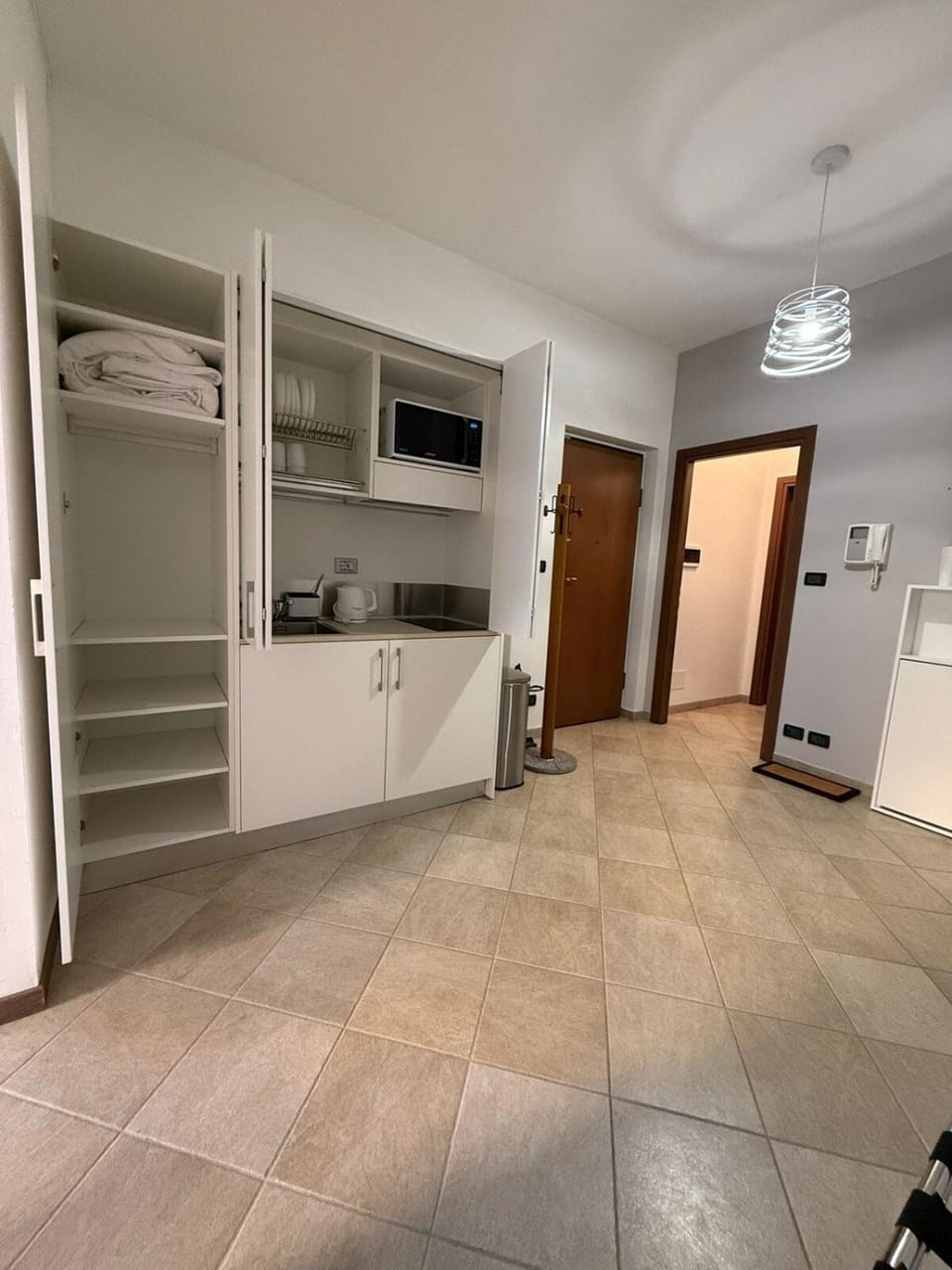 Kitchen or kitchenette, oven, wardrobe