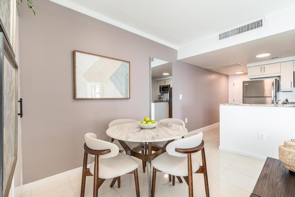 Bay View Beauty 1 Bedroom condo in Coconut Grove Parking Included Apartment in Coconut Grove