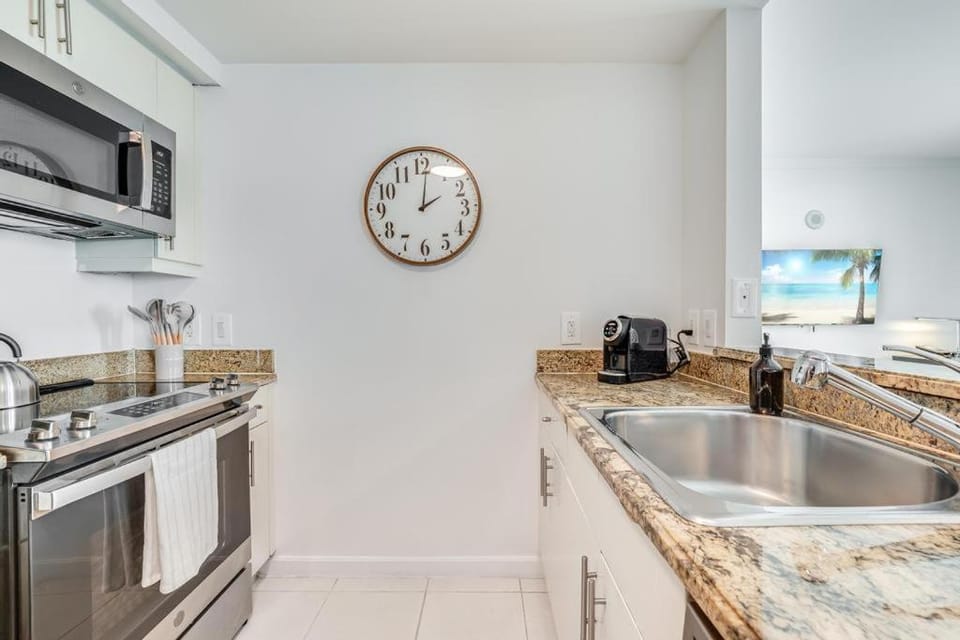 Bay View Beauty 1 Bedroom condo in Coconut Grove Parking Included Apartment in Coconut Grove