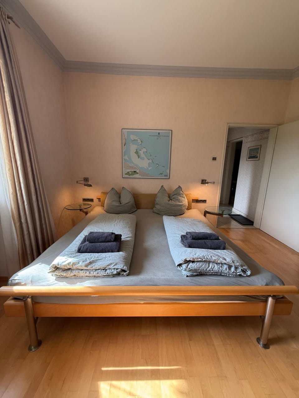 Lautertal Panorama-Suite - Kingsize-Bett & Badewanne & Dusche - Raucherbereich vor überdachten Terrasse - Rosengarten - Parkplätze 15m entfernt- Naturschutzgebiet vor Haustüre - sehr ruhige Gegend - Self-Checkin - 45qm2 Apartment in Ulm