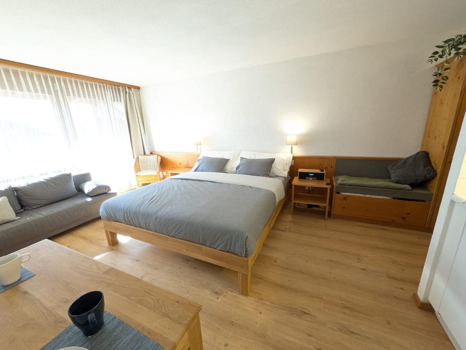 Studio with balcony, Niesen view & free parking near Interlaken, Thunersee & Blausee Apartment in Canton of Bern (Region)