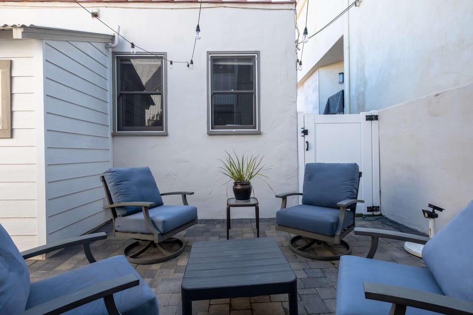 Beachside Apartment with Laundry AC Patio Apartment in Hermosa Beach