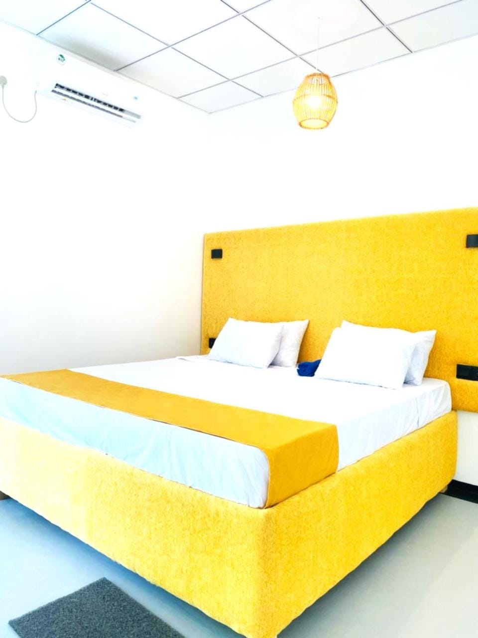 Bed, Photo of the whole room, air conditioner