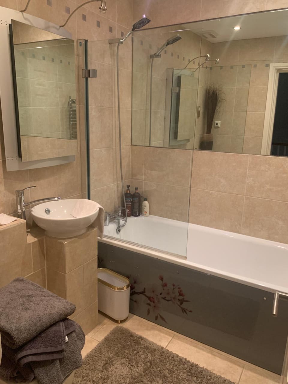 Shower, Toilet, Bathroom, Bath, towels