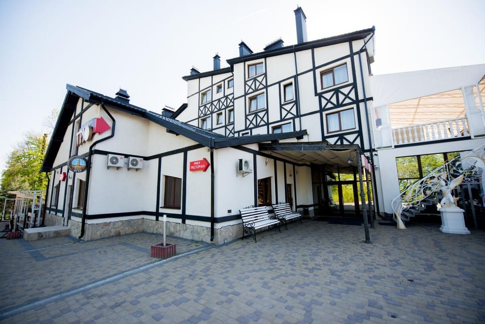 Trio Hotel Restaurant Inn in Ukraine