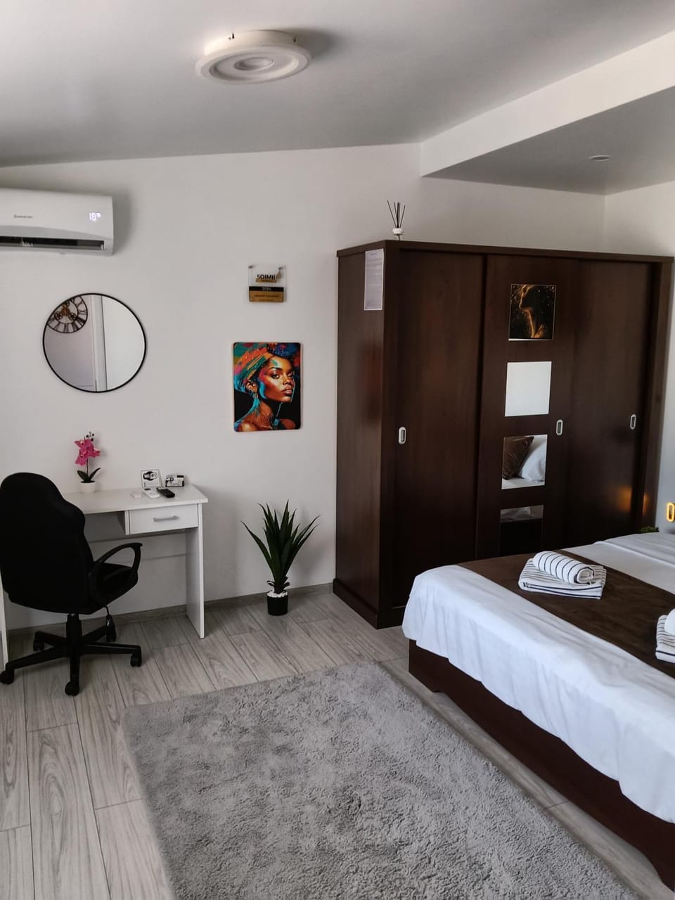 Bed, Photo of the whole room, Bedroom, wardrobe, air conditioner